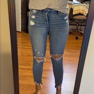 Stretchy distressed skinny jeans